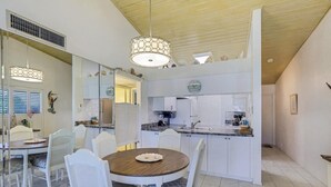 Private kitchen - Mariner 9-209 (Marco Island)