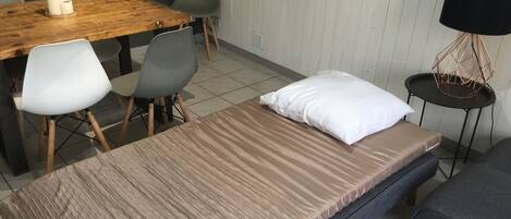 1 غرفة نوم ومكواة/لوح كي وسرير سفر وواي فاي مجانًا