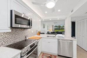 Private kitchen - South Seas East C-103 (Marco Island)