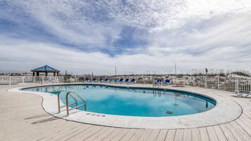 Een verwarmd zwembad