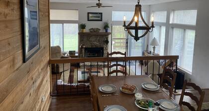 Four Seasons Hidden Valley End-Unit Townhome 4Br3BaWiFi on 17th Fairway!