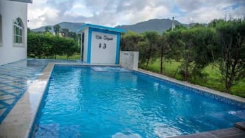 Outdoor pool, a heated pool