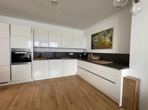 Deluxe-Apartment, barrierefrei, Flussblick | Eigene Küche