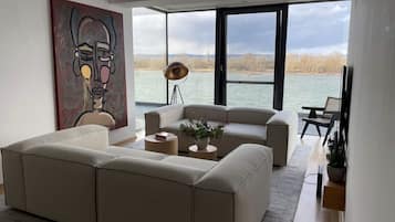 Deluxe-Apartment, barrierefrei, Flussblick | Zimmerausstattung