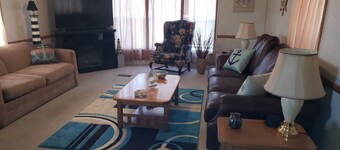 Beautiful Mobile home! Just minutes from Lake Erie , Put in Bay & Kelly's Island