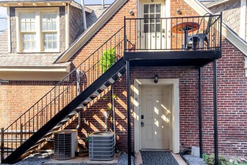 OKC 9 · Charming Carriage Cottage from 1920`s!