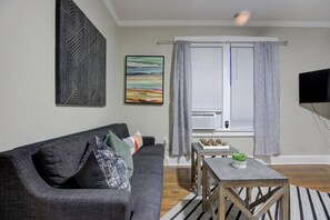 TV, Netflix, streaming services - Cox B · Cooper Young Bungalow w/ all the Essentials! (Memphis)