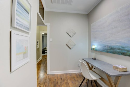 Cox B · Cooper Young Bungalow w/ all the Essentials!