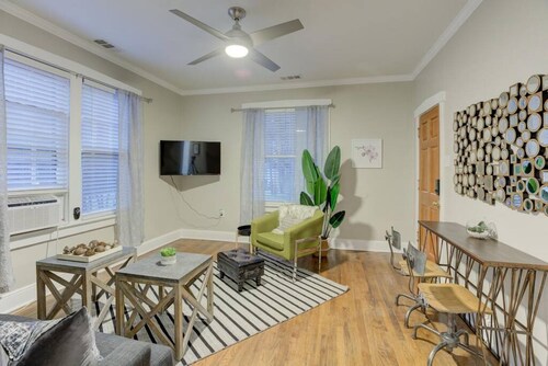 Cox B · Cooper Young Bungalow w/ all the Essentials!