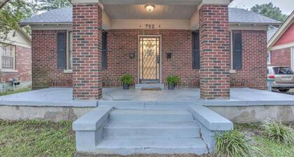 Cox B · Cooper Young Bungalow w/ all the Essentials!