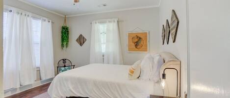 1 bedroom, desk, iron/ironing board, WiFi