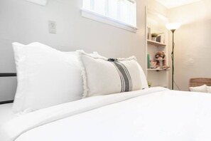 2 bedrooms, desk, iron/ironing board, free WiFi