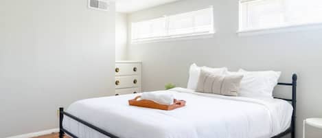 2 bedrooms, desk, iron/ironing board, free WiFi