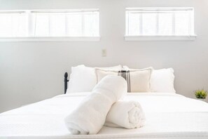 2 bedrooms, desk, iron/ironing board, free WiFi