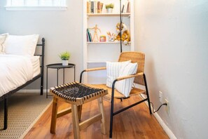 Escrivaninha, ferros/tábuas de passar roupa, Wi-Fi de cortesia