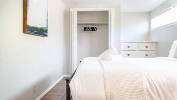 2 bedrooms, desk, iron/ironing board, free WiFi
