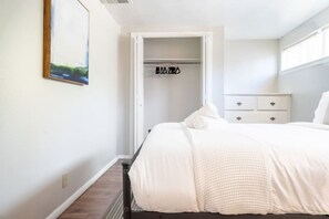 2 bedrooms, desk, iron/ironing board, free WiFi