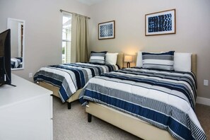 4 bedrooms, iron/ironing board, WiFi, bed sheets