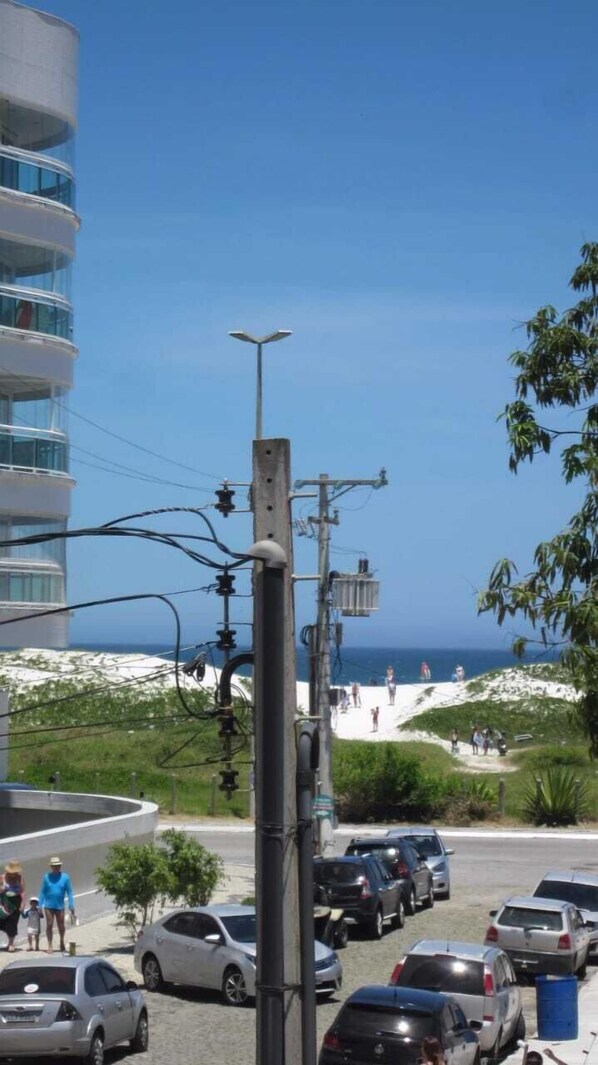 Parking - 1-bedroom air-conditioned apartment with partial view of Praia do Forte (Cabo Frio)