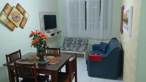 TV - 1-bedroom air-conditioned apartment with partial view of Praia do Forte (Cabo Frio)