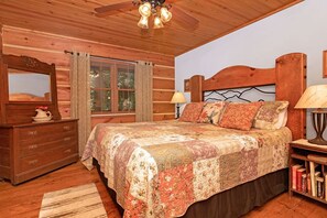 2 makuuhuonetta, työpöytä, silitysrauta/-lauta, ilmainen Wi-Fi