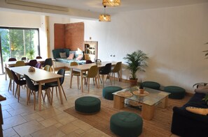 Dining - Gite ideal for training courses, seminars, retreats, in an exceptional setting (Le Bosc)