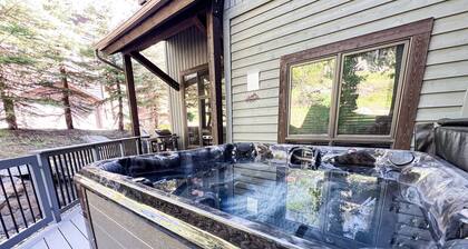 Amazing Luxury Condo! 3 Bed / 3 Bath, Hot Tub, Private Heated Garage w/ Boot Warmers