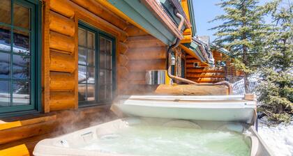Gorgeous ski-in/out townhome with private hot tub & mountain & sunset views