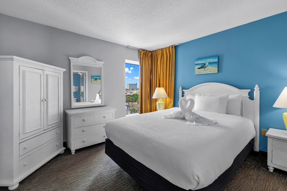 Comfort Condo, 2 Bedrooms, Balcony, Beach View | 1 bedroom, individually decorated, individually furnished