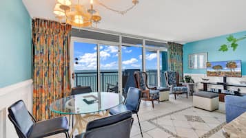 Premium Condo, 2 Bedrooms, Balcony, Ocean View | In-room dining