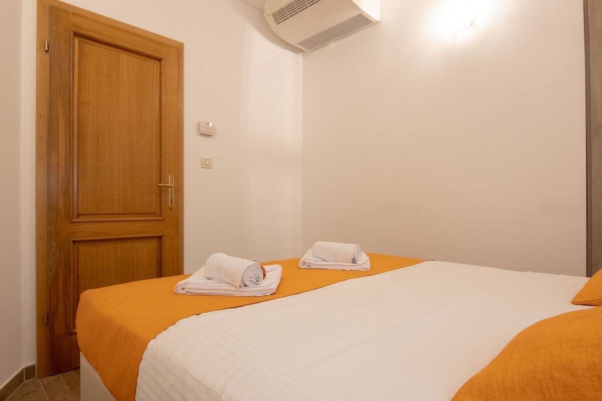 1 bedroom, in-room safe, blackout drapes, WiFi (free)