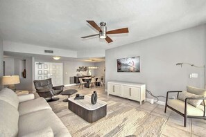 TV, offices - 3/2 Oceanfront Condo in Exclusive Cape Marco (Marco island)