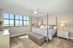 3 bedrooms, iron/ironing board, WiFi, bed sheets - 3/2 Oceanfront Condo in Exclusive Cape Marco (Marco island)