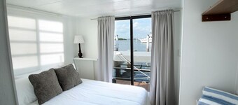 Aqua Lodge Houseboat "Sea Turtle"