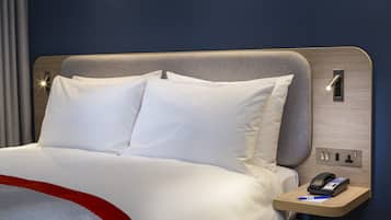 Standard Room, 1 King Bed, Accessible (with Free Breakfast) | 1 bedroom, laptop workspace, iron/ironing board, free cribs/infant beds
