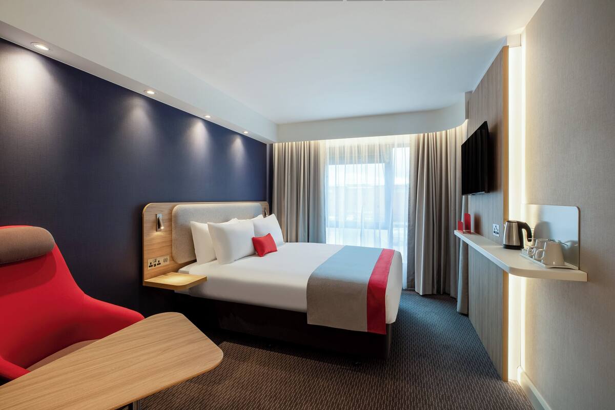 Rom – standard, 1 dobbeltseng (with Free Breakfast) | 1 soverom, skrivebord for bærbar PC og strykejern/-brett