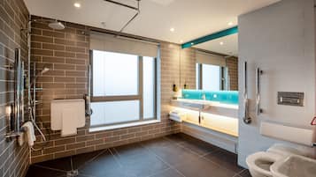 Standard Room, 1 King Bed, Accessible (with Free Breakfast) | Bathroom | Shower, free toiletries, hair dryer, towels