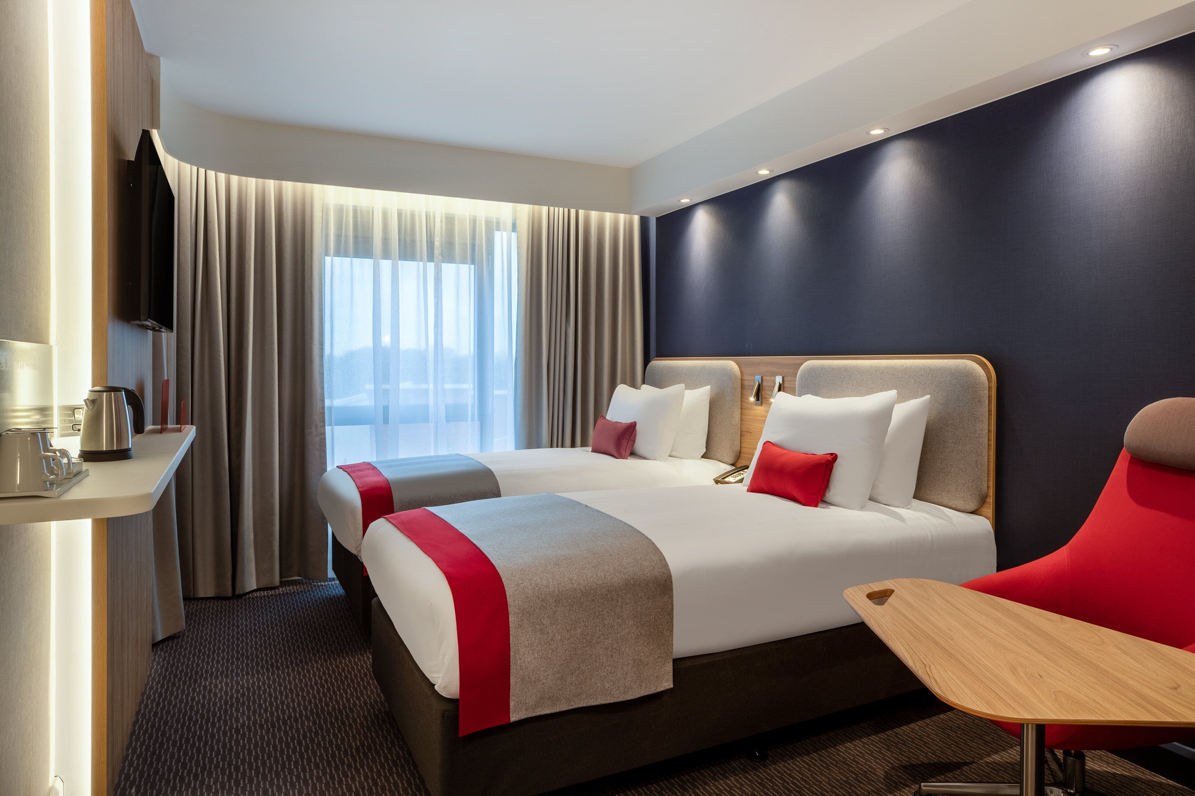 1 kamar tidur, ruang kerja ramah laptop, dan setrika/meja setrika