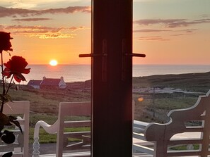 Property grounds - A 3 minute walk to the beach, beautiful mountains and Lochs (balchladich)