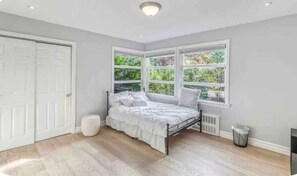 3 Schlafzimmer, Zimmersafe, Schreibtisch, Bügeleisen/Bügelbrett