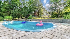 Outdoor pool, a heated pool - Deluxe Luxury Villa 20 Minutes From New York City (paramus)