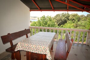 Outdoor dining - Apartment in Lopar with Seaview, Terrace, Air condition, WIFI (4229-1) (Lopar)