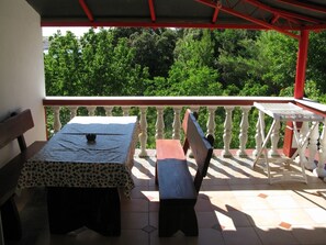 تناول الطعام بالخارج