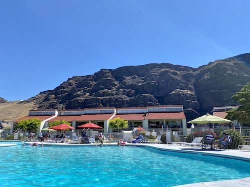 Well Appointed Oasis in the Sun! ☀️⚓️🏖 Pool, Beach, Boat Launch, Gorge, Wineries