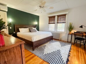 4 bedrooms, desk, iron/ironing board, travel crib