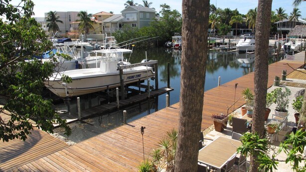 Unclassified image, 1 of 29, button - Oceanside Key Largo Beauty w/Dock for 40' Boat (Key Largo)