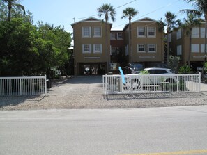 Property grounds - Oceanside Key Largo Beauty w/Dock for 40' Boat (Key Largo)