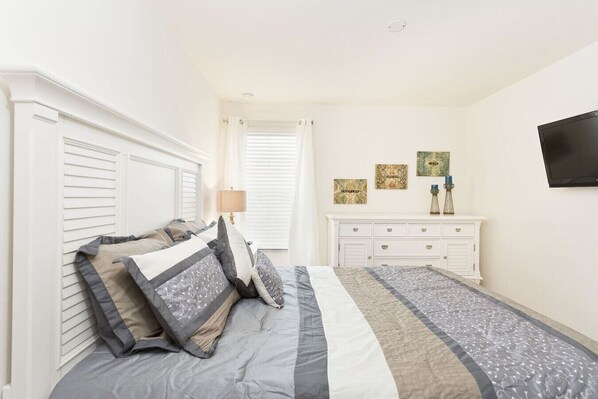 3 bedrooms, desk, iron/ironing board, travel cot