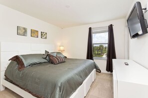 3 bedrooms, desk, iron/ironing board, travel cot