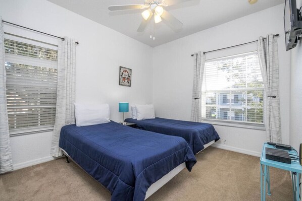 5 bedrooms, desk, iron/ironing board, WiFi